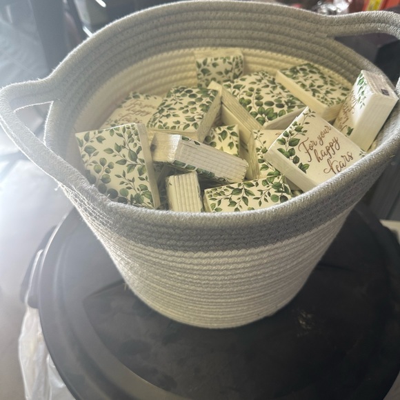 Wedding Tissue - Picture 2 of 3